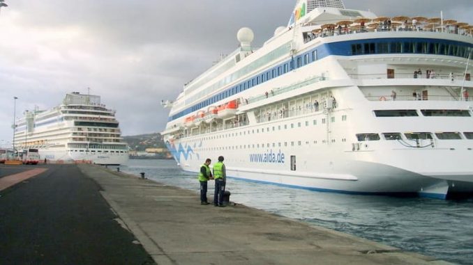 Kreuzfahrtschiffe im Hafen von La Palma